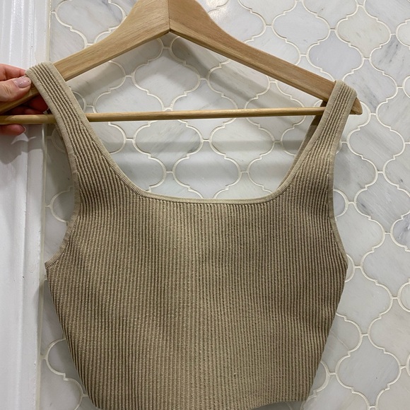 Aritizia babaton tan sculpt knit square neck cropped tank top size S - Picture 3 of 6